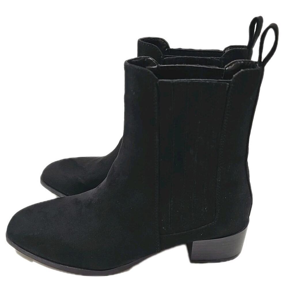 Journee Collection ~Woman Size 8.5M~ Wre Black Booties NWOB.